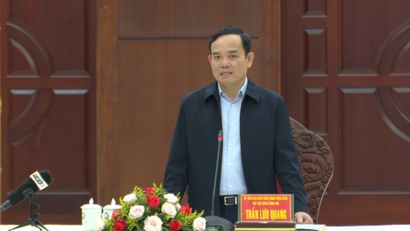 Để phát huy hiệu quả các chương trình mục tiêu quốc gia trong thời gian tới, Phó Thủ tướng Chính phủ Trần Lưu Quang lưu ý các địa phương một số vấn đề như: cần đẩy nhanh tiến độ giải ngân vốn các chương trình MTQG; đồng thời tính toán ưu tiên các chương trình, dự án có tính khả thi cao; chủ động trong công tác phối hợp triển khai thực hiện từ Trung ương đến địa phương. Để phát huy hiệu quả các chương trình mục tiêu quốc gia trong thời gian tới, Phó Thủ tướng Chính phủ Trần Lưu Quang lưu ý các địa phương một số vấn đề như: cần đẩy nhanh tiến độ giải ngân vốn các chương trình MTQG; đồng thời tính toán ưu tiên các chương t