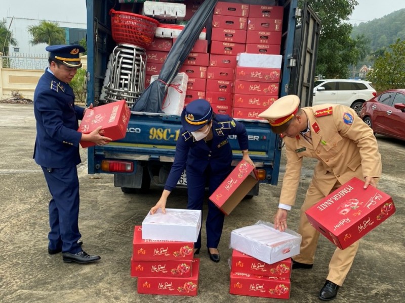 Tạm giữ 1,2 tấn quả lựu tươi có dấu hiệu nhập lậu tại Quảng Ninh Tạm giữ 1,2 tấn quả lựu tươi có dấu hiệu nhập lậu tại Quảng Ninh