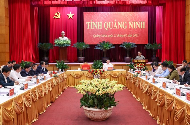 Quang cảnh buổi làm việc. Quang cảnh buổi làm việc.