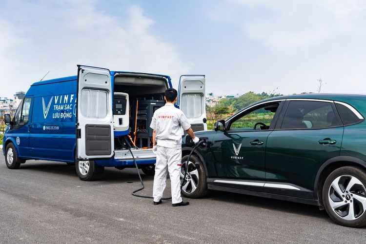 VinFast triển khai dịch vụ Sạc pin lưu động 24/7 trên toàn quốc VinFast triển khai dịch vụ Sạc pin lưu động 24/7 trên toàn quốc