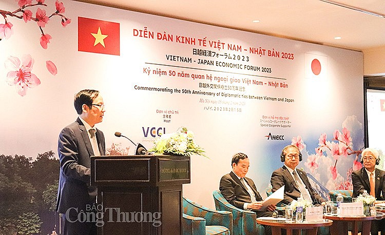 ông Phạm Tấn Công – Chủ tịch Liên đoàn Thương mại và Công nghiệp Việt Nam (VCCI) phát biểu tại Diễn đàn ông Phạm Tấn Công – Chủ tịch Liên đoàn Thương mại và Công nghiệp Việt Nam (VCCI) phát biểu tại Diễn đàn