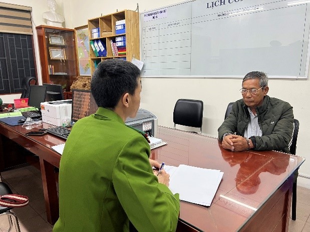 Đối tượng truy nã Nguyễn Văn Hùng tại cơ quan điều tra Đối tượng truy nã Nguyễn Văn Hùng tại cơ quan điều tra