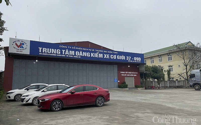 Nghệ An: Công an khám xét trung tâm đăng kiểm xe cơ giới 37-09D Nghệ An: Công an khám xét trung tâm đăng kiểm xe cơ giới 37-09D