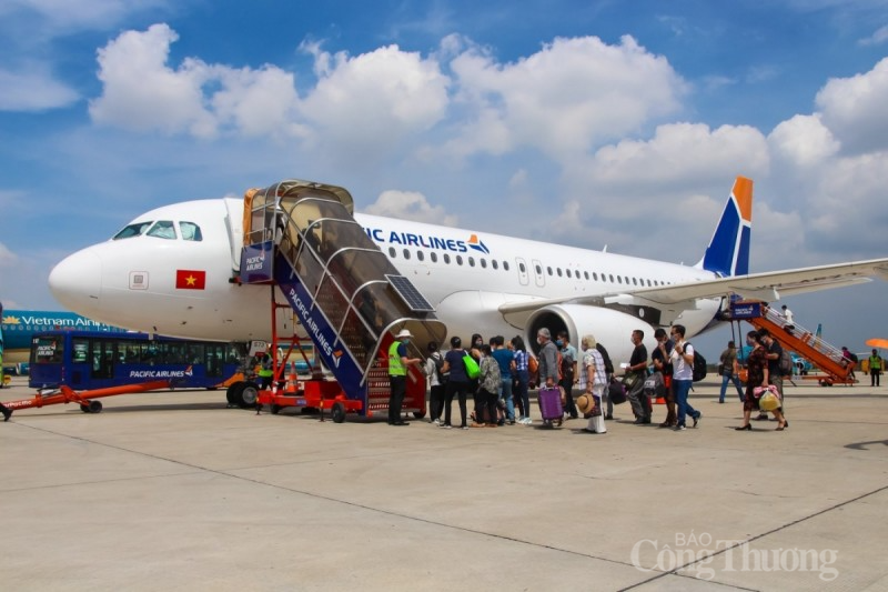 Nhu cầu đi lại tăng cao, hàng không Việt gấp rút khôi phục các đường bay quốc tế Nhu cầu đi lại tăng cao, hàng không Việt gấp rút khôi phục các đường bay quốc tế