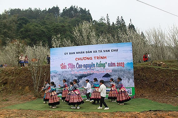 Tiết mục văn nghệ múa xiên tiền
