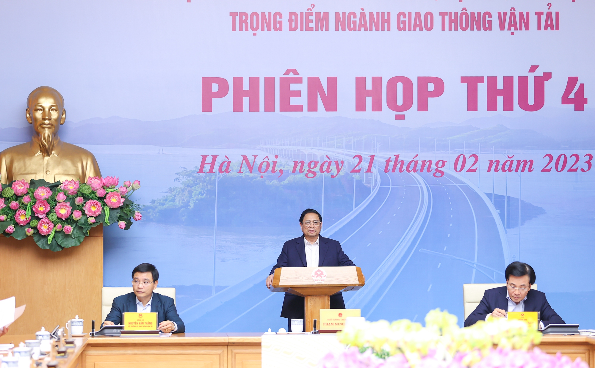 Thủ tướng chủ trì phiên họp về các công trình, dự án quan trọng quốc gia, trọng điểm ngành GTVT - Ảnh 2.