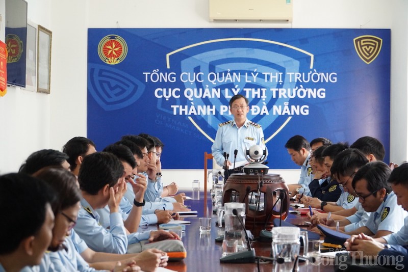 Đà Nẵng: Kiểm tra đột xuất, tạm giữ hàng trăm sản phẩm nghi giả mạo nhãn hiệu nổi tiếng