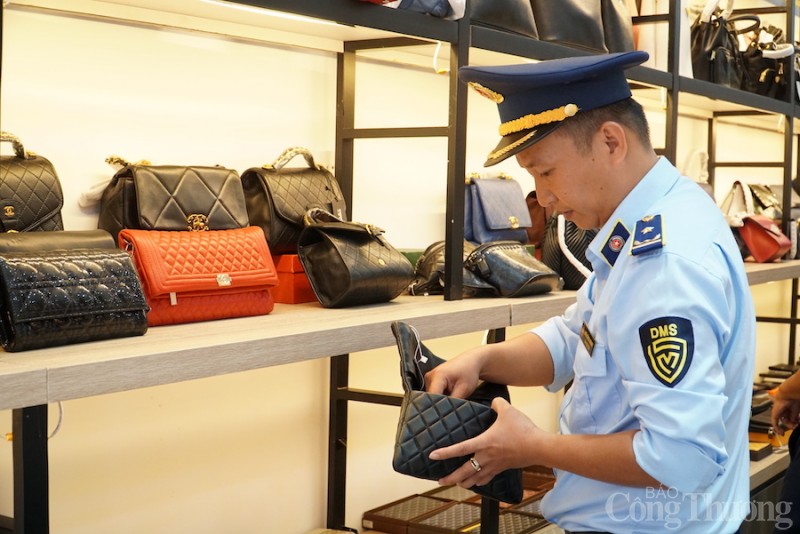 Đà Nẵng: Kiểm tra đột xuất, tạm giữ hàng trăm sản phẩm nghi giả mạo nhãn hiệu nổi tiếng