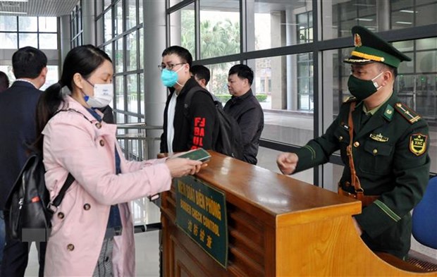 Cửa khẩu Móng Cái trở lại hoạt động bình thường như trước khi có dịch hình ảnh 1 Cua khau Mong Cai tro lai hoat dong binh thuong nhu truoc khi co dich hinh anh 1