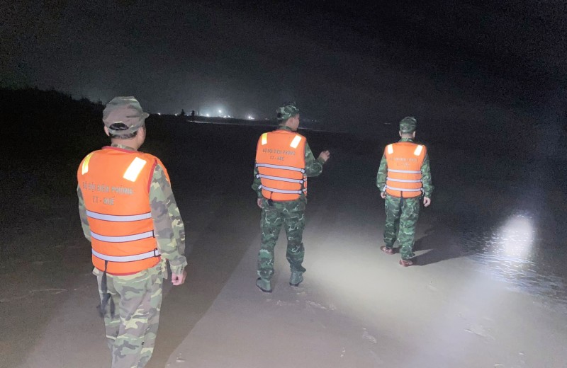 Thừa Thiên Huế: Sóng đánh chìm thuyền, một ngư dân mất tích