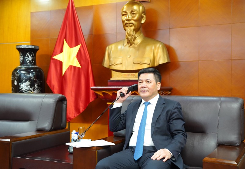 Bộ trưởng Nguyễn Hồng Diên điện đàm với Bộ trưởng Kinh doanh và Thương mại Anh Bộ trưởng Nguyễn Hồng Diên điện đàm với Bộ trưởng Kinh doanh và Thương mại Anh