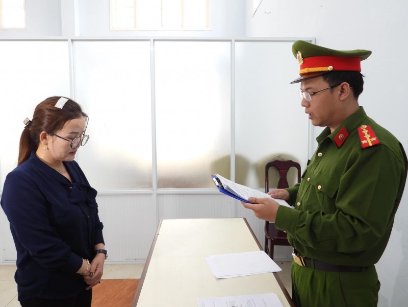 Cơ quan CSĐT Công an TP Đà Nẵng tống đạt các quyết định đối với Lữ Thị Thuy Thủy