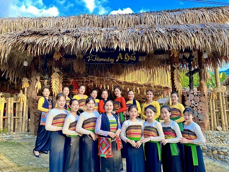 “Công nghiệp không khói” làm thay đổi cuộc sống đồng bào dân tộc Thái ở bản Bút xứ Thanh