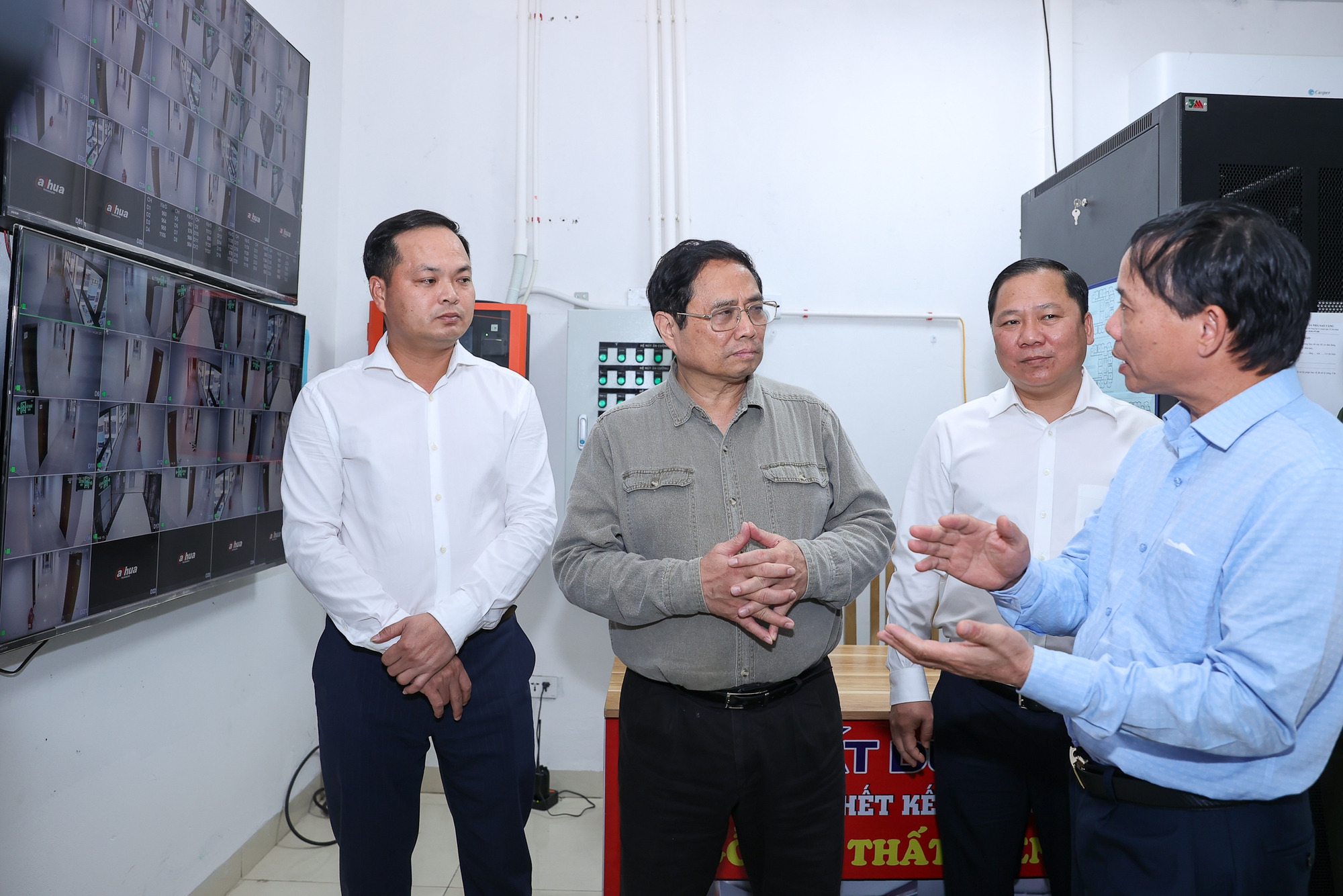 Thủ tướng tiếp tục thúc đẩy xây dựng ít nhất 1 triệu căn nhà ở xã hội, nhà ở công nhân - Ảnh 3. Thủ tướng tiếp tục thúc đẩy xây dựng ít nhất 1 triệu căn nhà ở xã hội, nhà ở công nhân - Ảnh 3.