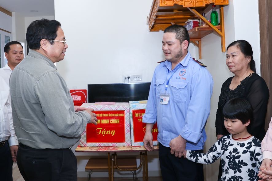 Thủ tướng tiếp tục thúc đẩy xây dựng ít nhất 1 triệu căn nhà ở xã hội, nhà ở công nhân - Ảnh 4. Thủ tướng tiếp tục thúc đẩy xây dựng ít nhất 1 triệu căn nhà ở xã hội, nhà ở công nhân - Ảnh 4.