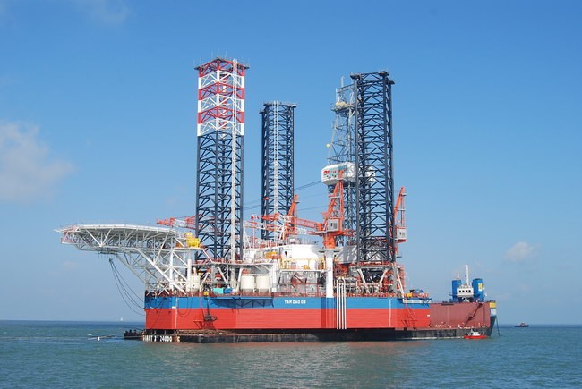 Dự báo, giá dầu trong ngắn hạn có thể giảm xuống mức 70 USD/thùng nếu hàng tồn kho tăng. Ảnh minh họa: Tập đoàn Dầu khí