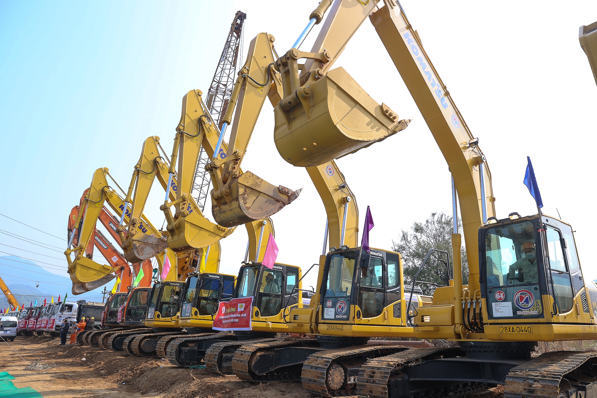 Thủ tướng lưu ý một số vấn đề trong triển khai đường liên kết vùng Hòa Bình - Hà Nội và cao tốc Sơn La - Ảnh 3. Thủ tướng lưu ý một số vấn đề trong triển khai đường liên kết vùng Hòa Bình - Hà Nội và cao tốc Sơn La - Ảnh 3.