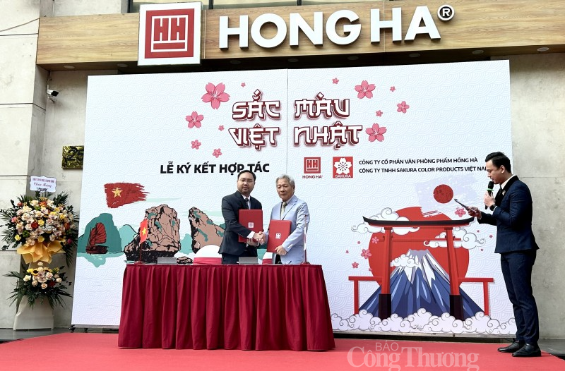 Văn phòng phẩm Hồng Hà triển khai ký kết hợp tác phân phối độc quyền sản phẩm Sakura Color Văn phòng phẩm Hồng Hà triển khai ký kết hợp tác phân phối độc quyền sản phẩm Sakura Color