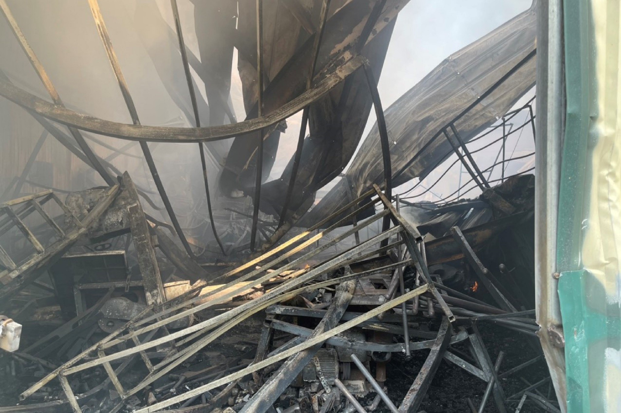 Hà Nội: Cháy lớn thiêu rụi hoàn toàn dãy nhà xưởng rộng 1.500m2