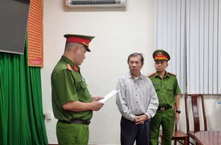 Vụ Nguyễn Phương Hằng: Vì sao Công an TPHCM khởi tố Đặng Anh Quân, Đặng Thị Hàn Ni và Trần Văn Sỹ? - Ảnh 3. Vụ Nguyễn Phương Hằng: Vì sao Công an TPHCM khởi tố Đặng Anh Quân, Đặng Thị Hàn Ni và Trần Văn Sỹ? - Ảnh 3.