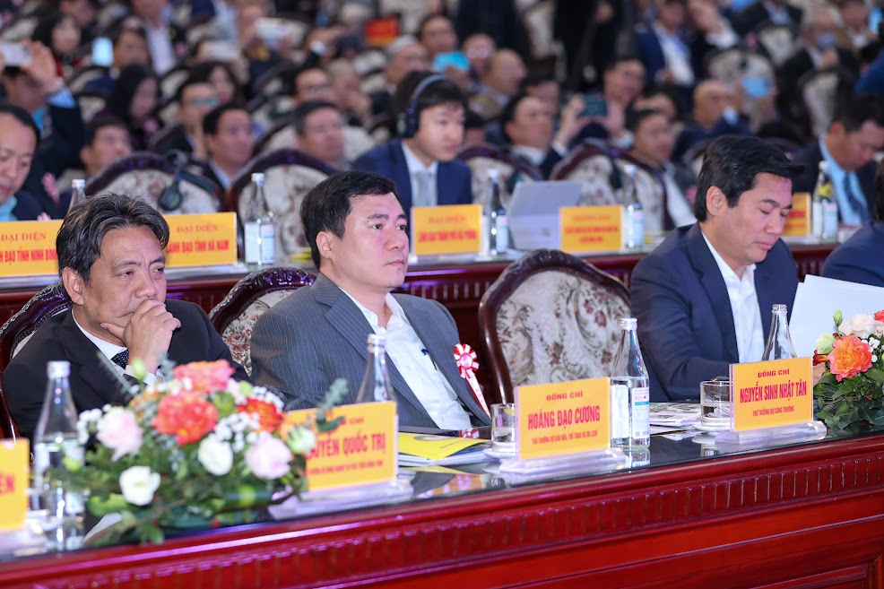 Thủ tướng nêu các định hướng chiến lược để Hòa Bình trở thành điểm sáng mới về thu hút đầu tư - Ảnh 4. Thủ tướng nêu các định hướng chiến lược để Hòa Bình trở thành điểm sáng mới về thu hút đầu tư - Ảnh 4.