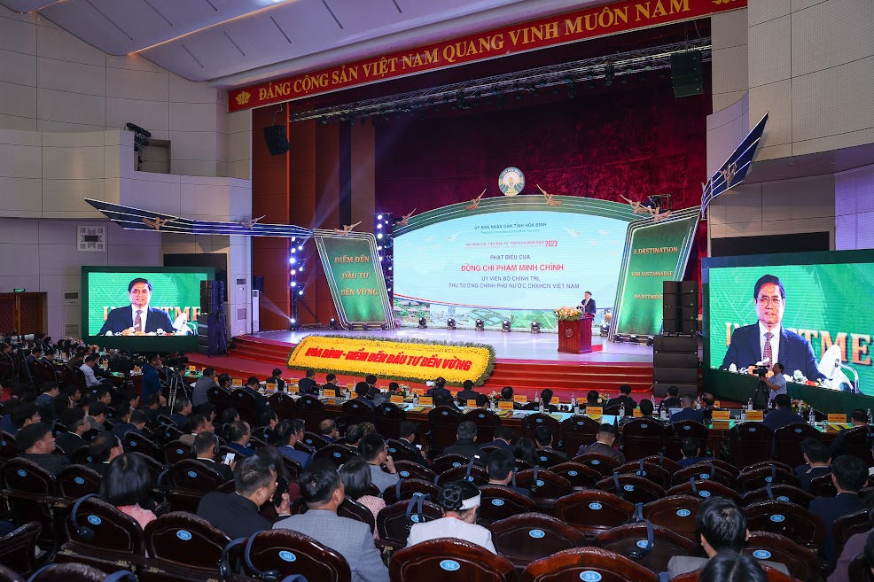Thủ tướng nêu các định hướng chiến lược để Hòa Bình trở thành điểm sáng mới về thu hút đầu tư - Ảnh 3. Thủ tướng nêu các định hướng chiến lược để Hòa Bình trở thành điểm sáng mới về thu hút đầu tư - Ảnh 3.