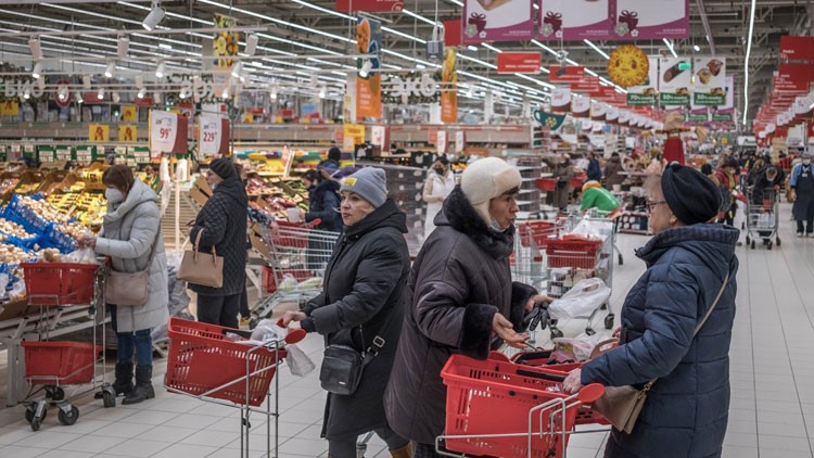 1 năm chiến sự Ukraine và cách nền kinh tế Nga chống đỡ lệnh trừng phạt 1 năm chiến sự Ukraine và cách nền kinh tế Nga chống đỡ lệnh trừng phạt