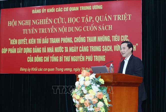 Đảng uỷ Khối các cơ quan T.Ư quán triệt cuốn sách của Tổng Bí thư Đảng uỷ Khối các cơ quan T.Ư quán triệt cuốn sách của Tổng Bí thư