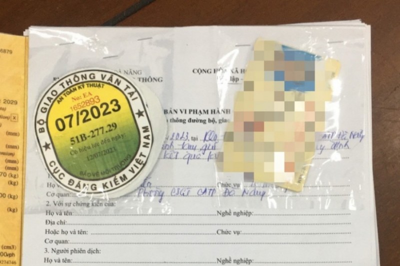 Tiếp tục phát hiện xe khách Bắc – Nam nghi sử dụng chứng nhận kiểm định, tem kiểm định giả Tiếp tục phát hiện xe khách Bắc – Nam nghi sử dụng chứng nhận kiểm định, tem kiểm định giả