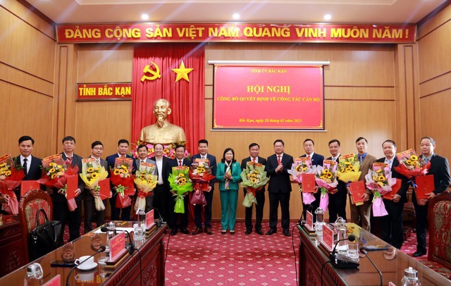 Kiện toàn nhân sự 7 tỉnh thành ảnh 2