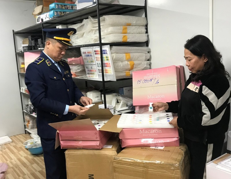 Số mỹ phẩm nhập lậu bị lực lượng Quản lý thị trường tỉnh Quảng Ninh phát hiện Số mỹ phẩm nhập lậu bị lực lượng Quản lý thị trường tỉnh Quảng Ninh phát hiện