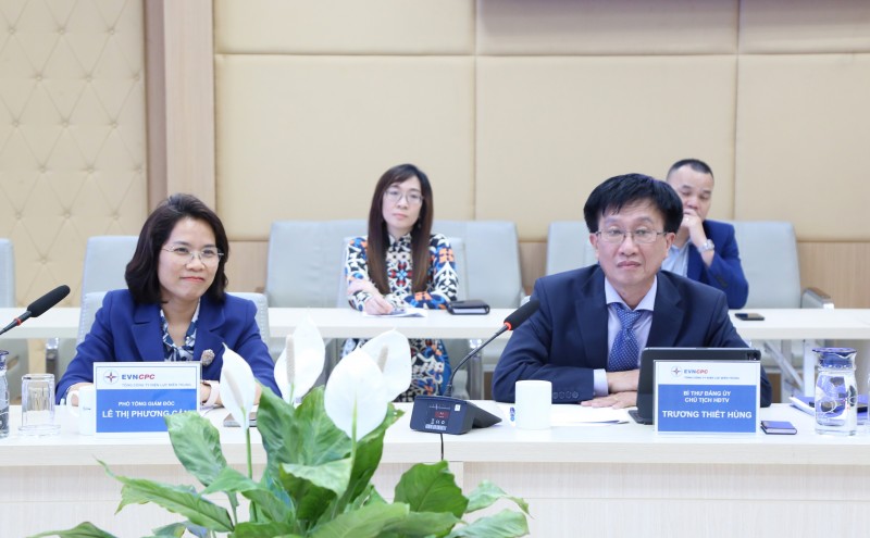 Chủ tịch HĐTV EVNCPC Trương Thiết Hùng, Phó Tổng giám đốc Lê Thị Phương Cẩm tiếp và làm việc với đoàn công tác