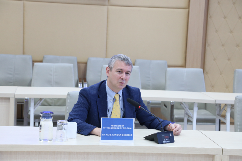 Đại sứ toàn quyền Vương quốc Bỉ - ông Karl Van Den Bossche đánh giá cao sự phát triển ngành điện của EVNCPC