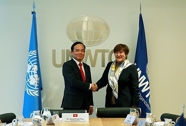 Phó Thủ tướng Trần Lưu Quang gặp bà Zoritsa Urosevic, Giám đốc điều hành UNWTO tại trụ sở của tổ chức này ở Madrid. (Ảnh: VGP) Phó Thủ tướng Trần Lưu Quang gặp bà Zoritsa Urosevic, Giám đốc điều hành UNWTO tại trụ sở của tổ chức này ở Madrid. (Ảnh: VGP)