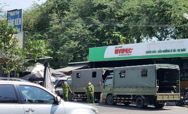 Khởi tố, bắt tạm giam nguyên Giám đốc và 10 nhân viên Trung tâm Đăng kiểm 50-05V -0