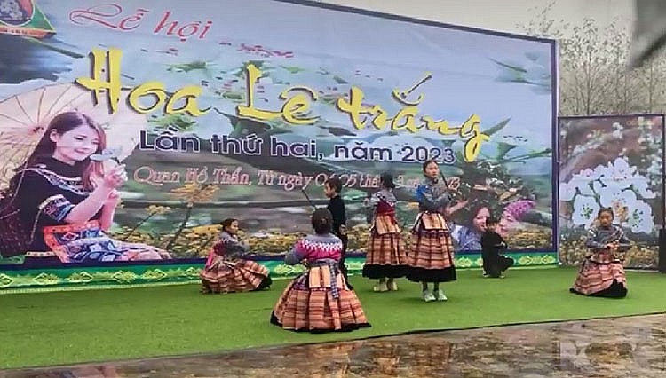 Lào Cai: Khai hội hoa lê trắng biên cương Si Ma Cai Lào Cai: Khai hội hoa lê trắng biên cương Si Ma Cai