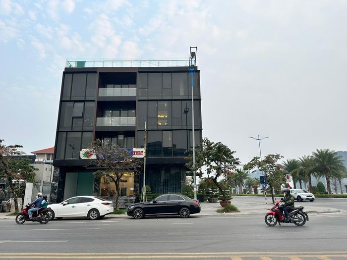 Nha khoa Valis Luxury (đường Trần Quốc Nghiễn, TP. Hạ Long) sau khi bị lực lượng chức năng kiểm tra đột xuất Nha khoa Valis Luxury (đường Trần Quốc Nghiễn, TP. Hạ Long) sau khi bị lực lượng chức năng kiểm tra đột xuất