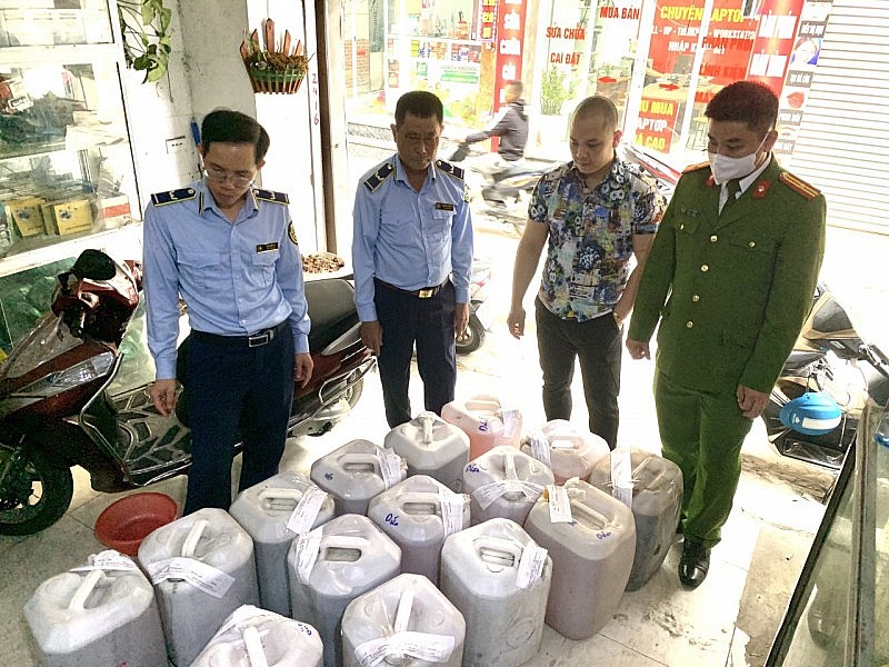 “Rượu độc” có tới 58% methanol và cảnh báo ngộ độc rượu không rõ nguồn gốc