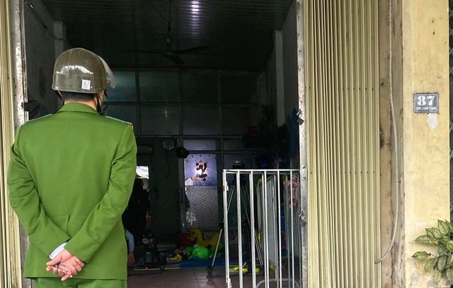 Lực lượng chức năng có mặt tại cơ sở mầm non, nơi trông giữ trước khi bé trai 17 tháng tuổi tử vong Lực lượng chức năng có mặt tại cơ sở mầm non, nơi trông giữ trước khi bé trai 17 tháng tuổi tử vong