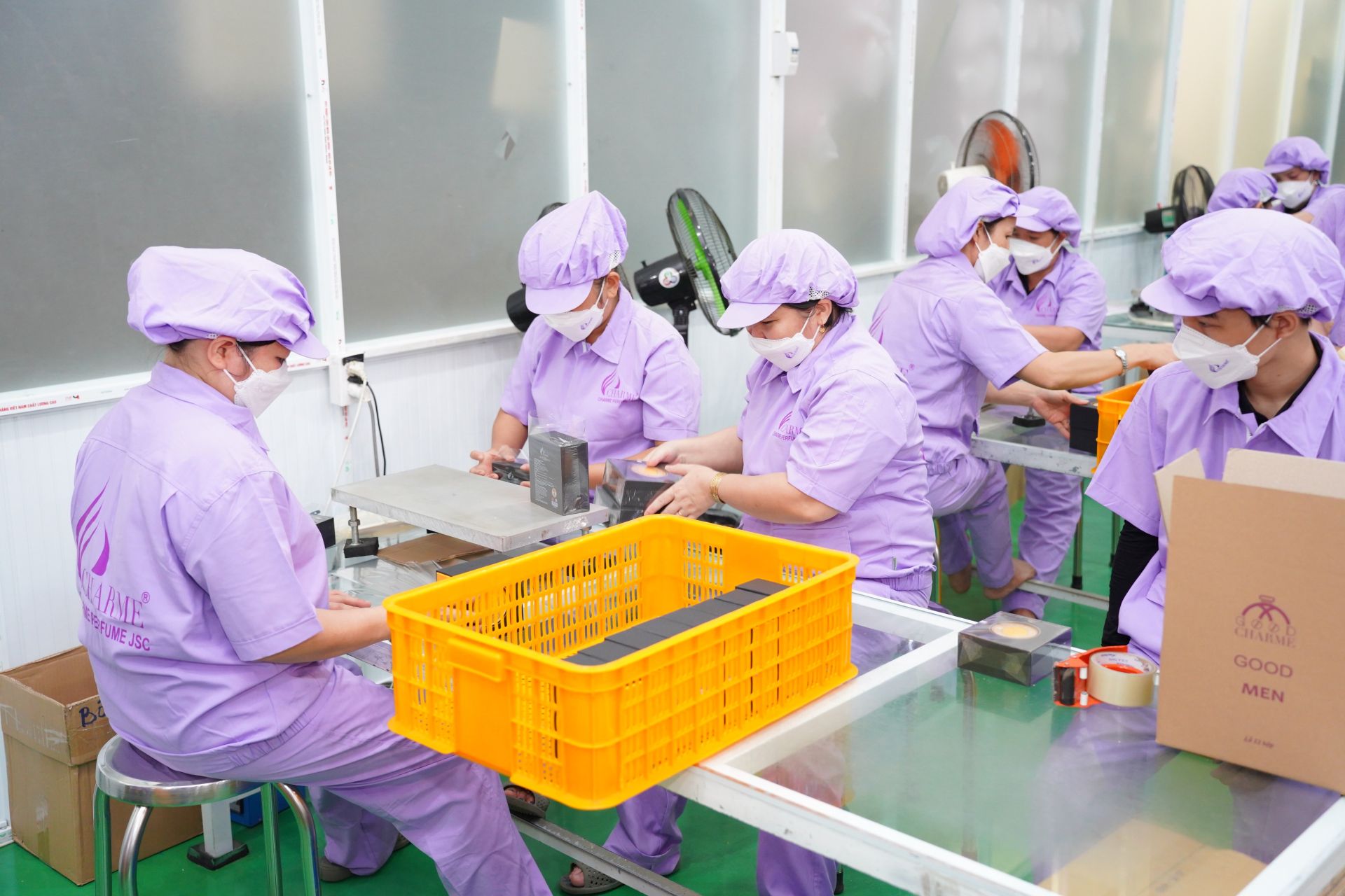 Một trong các dây chuyền sản xuất tại nhà máy sản xuất của Charme Một trong các dây chuyền sản xuất tại nhà máy sản xuất của Charme
