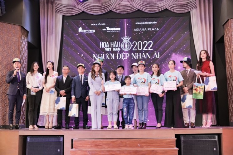 CEO CHARME PERFUME NGUYỄN THỊ THU HƯỜNG HẠNH PHÚC GÓP SỨC TRONG CÁC CHƯƠNG TRÌNH NHÂN ÁI CEO CHARME PERFUME NGUYỄN THỊ THU HƯỜNG HẠNH PHÚC GÓP SỨC TRONG CÁC CHƯƠNG TRÌNH NHÂN ÁI