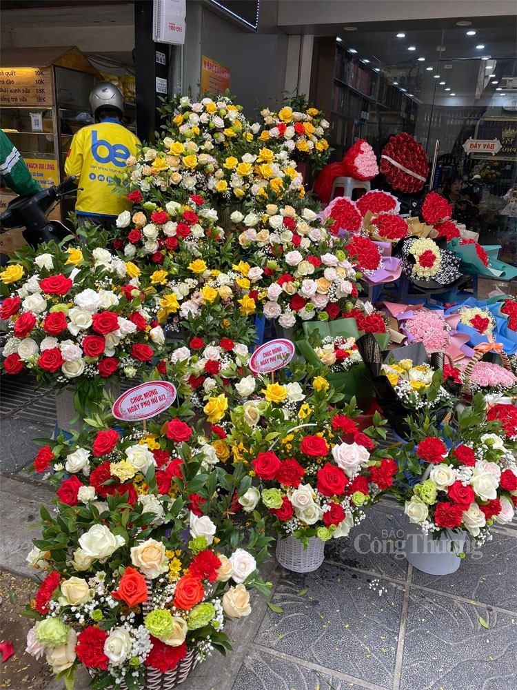 Giá hoa 8/3 tăng đột biến