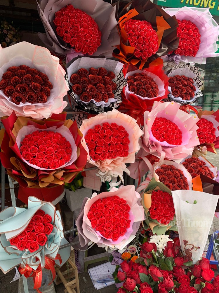 Giá hoa 8/3 tăng đột biến