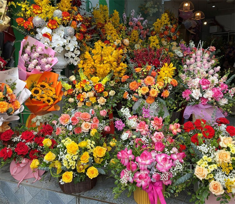 Giá hoa 8/3 tăng đột biến