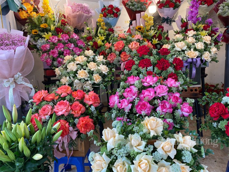 Giá hoa 8/3 tăng đột biến