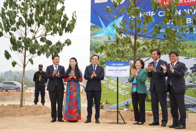 undefined Khởi công Tổ hợp chăn nuôi và Chế biến thịt bò Vinabeef Tam Đảo