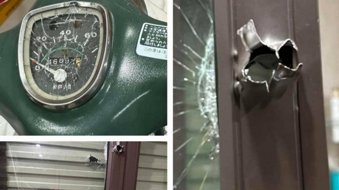 Vụ nổ súng liên tiếp khiến đạn xuyên cửa, găm vào tường và hư hỏng xe máy Vụ nổ súng liên tiếp khiến đạn xuyên cửa, găm vào tường và hư hỏng xe máy