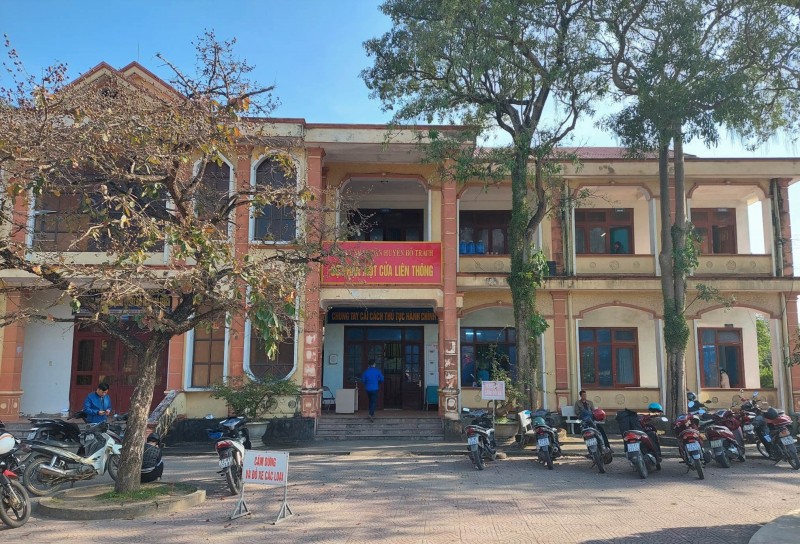 undefined Giám đốc văn phòng đăng kí đất đai huyện mất chức vì "đất"