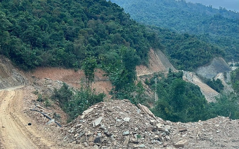 Thanh Hóa: Đồng bào dân tộc ở bản Pượn ngóng đường dân sinh bao giờ mới làm trở lại Thanh Hóa: Đồng bào dân tộc ở bản Pượn ngóng đường dân sinh bao giờ mới làm trở lại