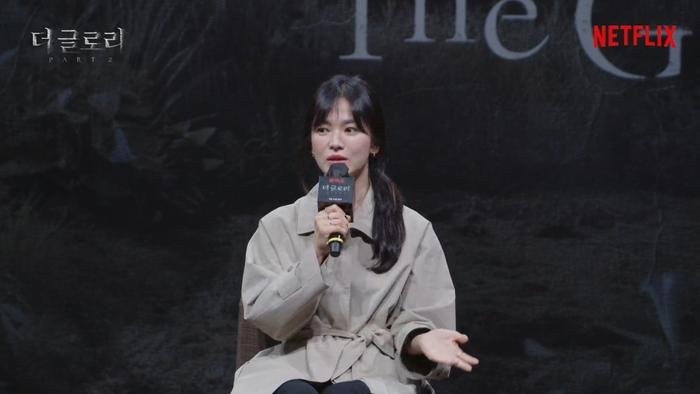 Dân mạng “chạnh lòng” khi Song Hye Kyo bỏ ăn uống nhiều ngày, còn Song Joong Ki yên vui bên vợ mới